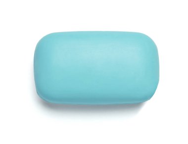 Beyaz arkaplanda beyaz bir sabun çubuğunu kapat