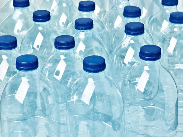 关闭空塑料瓶 — 图库照片