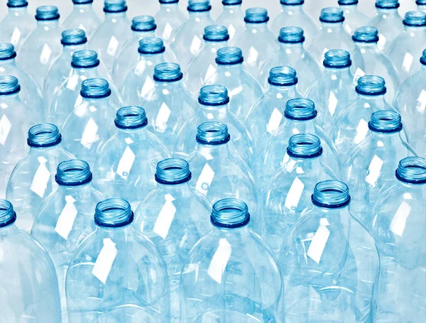 关闭空塑料瓶 — 图库照片