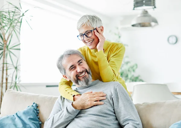Idős pár boldog idős szerelem együtt — Stock Fotó