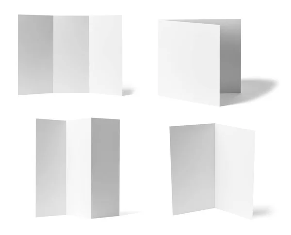 Folleto plegado blanco papel en blanco plantilla libro calendario de escritorio —  Fotos de Stock