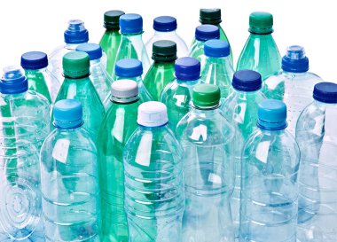 Plastik şişe boş şeffaf geri dönüşüm konteynırı su çevresi çöp içeceği
