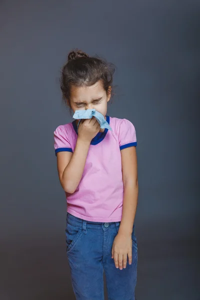 Girl blows her nose wrinkled and a handkerchief — Stock Photo, Image