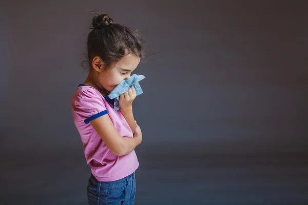 Girl blowing his nose into a handkerchief — Stock Photo, Image