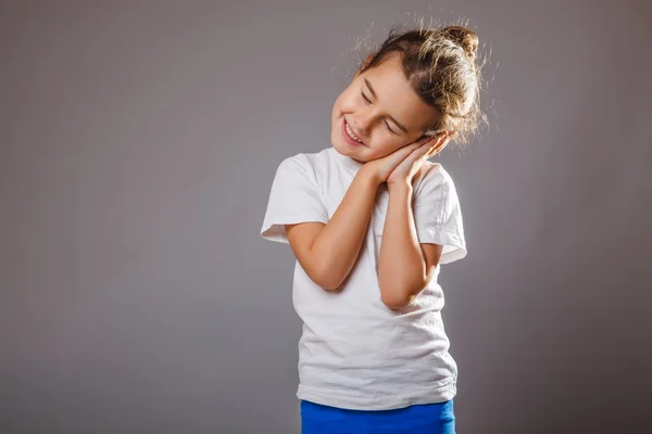 Lunatic girl sleeps standing hand under his cheek on a gray back — Stock Photo, Image