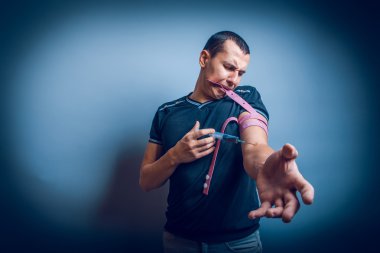 erkek Avrupa görünüm brunet narkotik madde enjekte ben