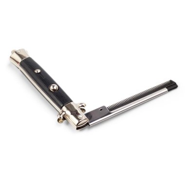 Beyaz bac izole bir bıçak şeklinde katlanır metal tarak