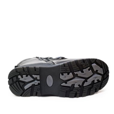 beyaz zemin üzerinde izole tek kış botları