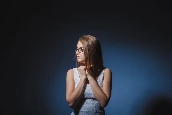 European-looking girl of twenty years of sadness, loneliness on — Stock Photo, Image