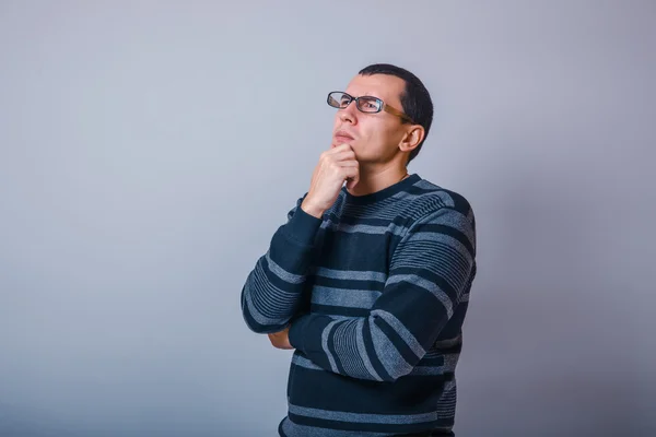 Male of European appearance brunet put his hand to the face on a — Stock Photo, Image