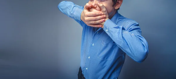 Teenager boy 10 years of European appearance closed mouth with h — Stock Photo, Image