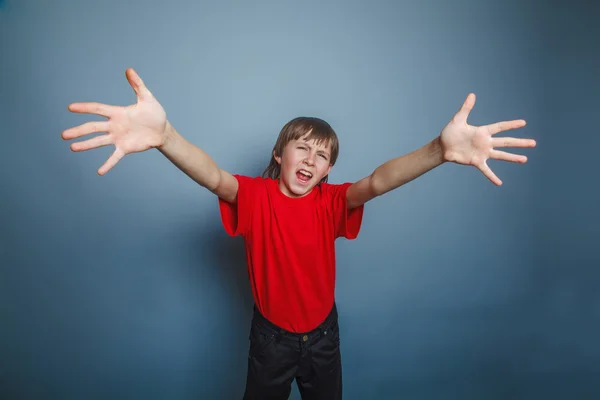 Niño de aspecto europeo de diez años extendió sus manos, las palmas de las manos — Foto de Stock