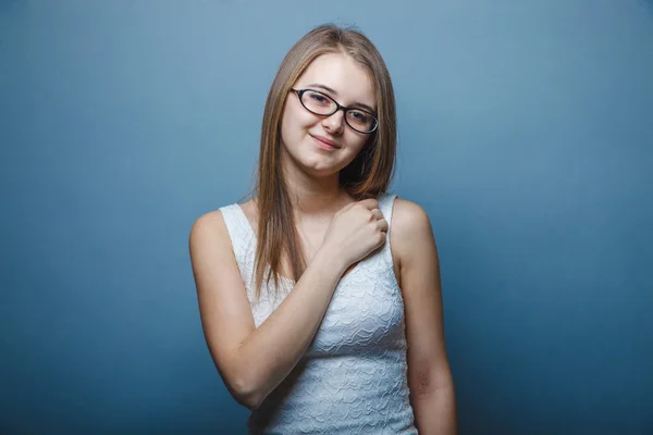 A woman in a white dress with glasses looking directly — Stock Photo, Image