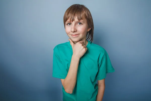 Boy teenager European appearance brown hair in a turquoise t-shi — Stock Photo, Image