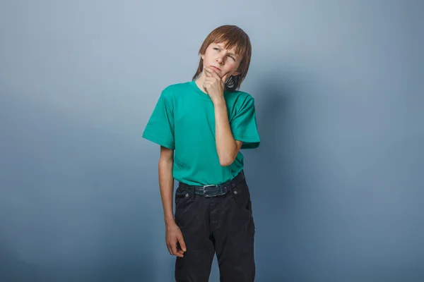 Ragazzo adolescente europeo aspetto in capelli castani mettere la mano su c — Foto Stock