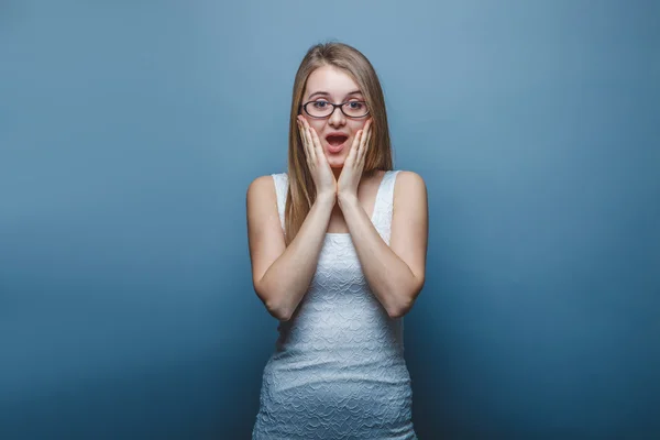 European-looking girl of twenty years surprise, opened her mouth — Stock Photo, Image