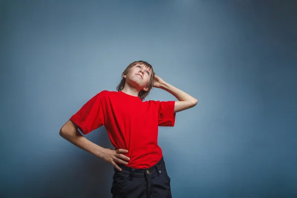 Boy, teenager, twelve years in  red shirt, thoughtful, derzhet h — Stock Photo, Image