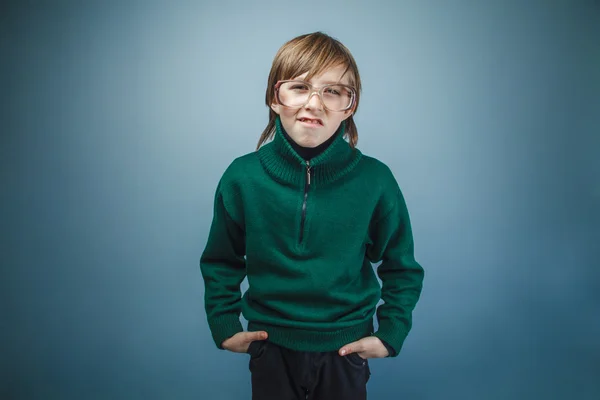 European-looking boy of ten years in glasses hands pockets on — Stock Photo, Image