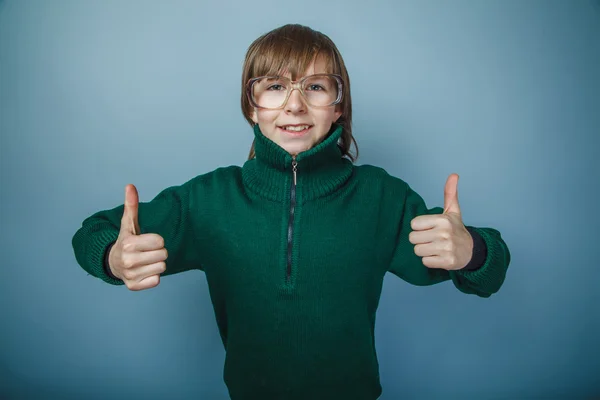 Teenager boy brown hair European appearance in green sweater ret — Stock Photo, Image