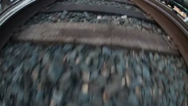 Homme promenades en train voyage jambes en bottes vidéo gopro — Video