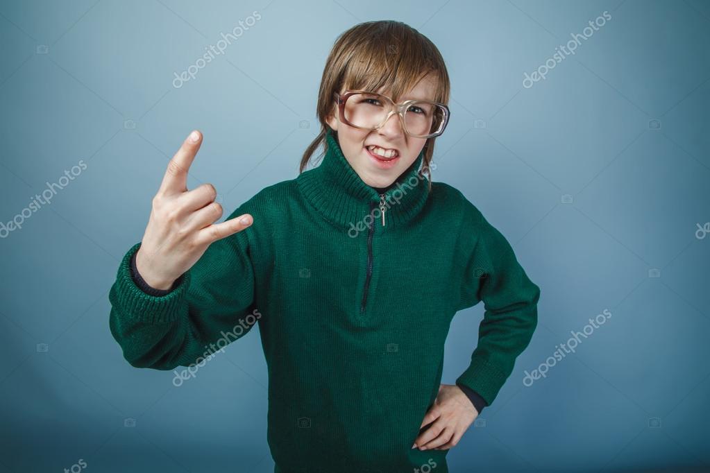 Что означает зеленый цвет. Зелёный цвет в психологии означает. Подростковый возраст особенности развития. Зеленый подросток что значит. Младший подростковый возраст.