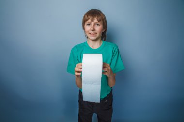 Bir yeşil T-shirt kendimi içinde Avrupa görünüm çocuk kahverengi genç