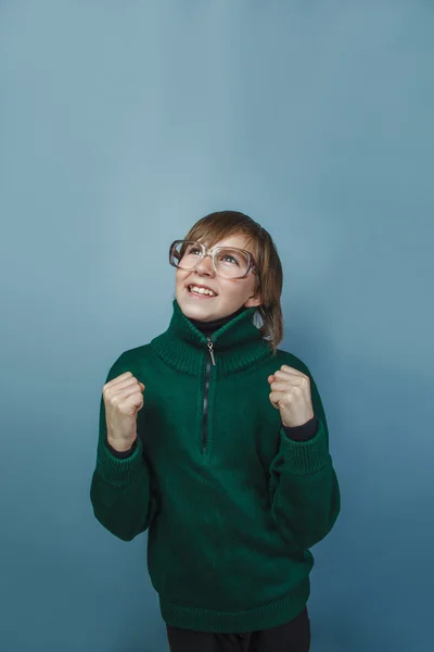 European-looking boy of ten years in glasses rejoices victory on — Stock Photo, Image