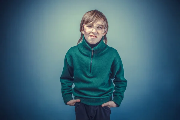 European-looking boy of ten years in glasses hands in  pockets o — Stock Photo, Image