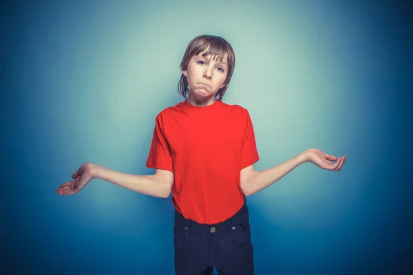 European-looking  boy of  twelve years in the hat  on a gray bac — Stock Photo, Image