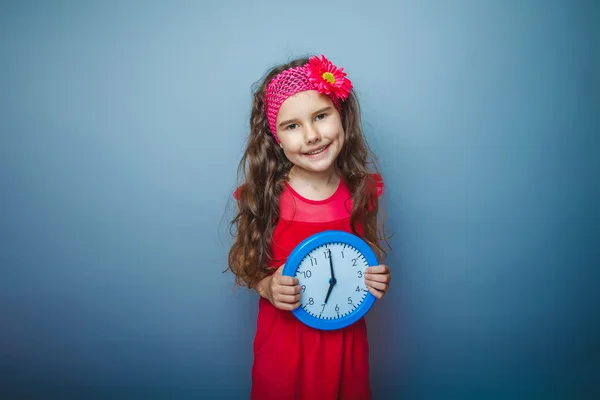 A girl of seven European appearance brunette in a bright dress h — Stock Photo, Image