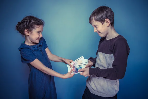 Teenage boy and girl holding money bills in his hands bleed each — Stock Photo, Image