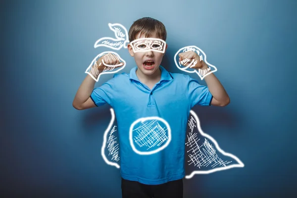 Tiener jongen Europees Brown verschijning in een blauw T-shirt toont t — Stockfoto