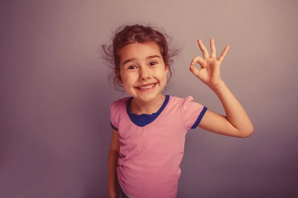 Girl child 6 years of European appearance showing thumbs up ok o — Stock Photo, Image