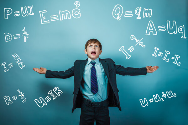 Ученый-подросток Раставит рука об руку с физикой формулы
 