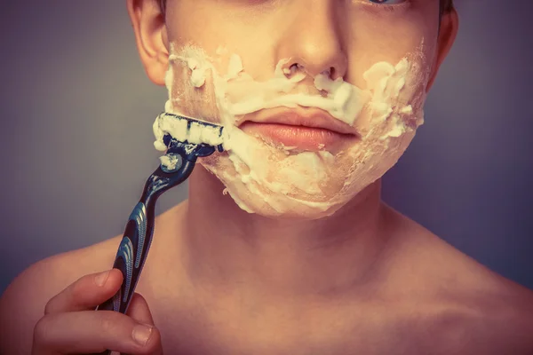 The boy of the European appearance decade person shaves, shaving — Stock Photo, Image