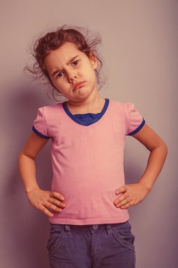 Onun kalçalarına, ange Avrupa görünüm 6 yaşındaki kız bebek eller