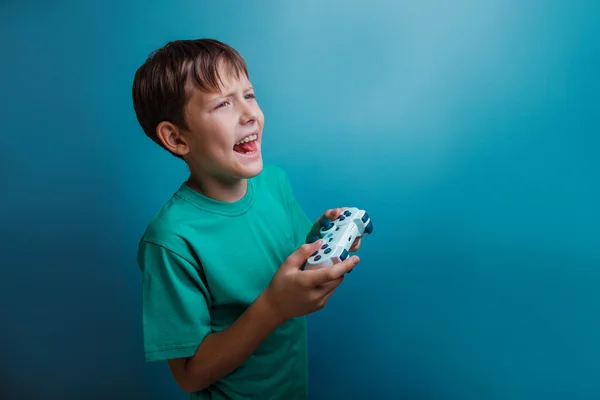 Teen boy of twelve European appearance holds a gaming zhdoystik — Stock Photo, Image