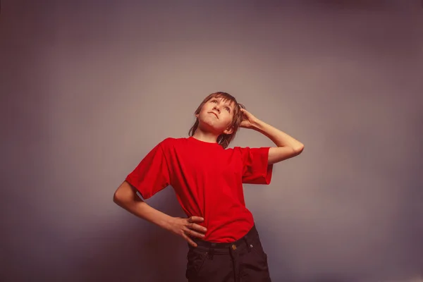 Boy, teenager, twelve years in  red shirt, thoughtful, derzhet h — Stock Photo, Image