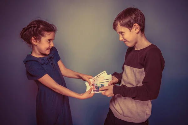 Teenage boy and girl holding money bills in his hands bleed each — Stock Photo, Image