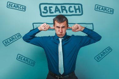 adam erkek işadamı kulakları ile onun elleri parmakları web kapalı.