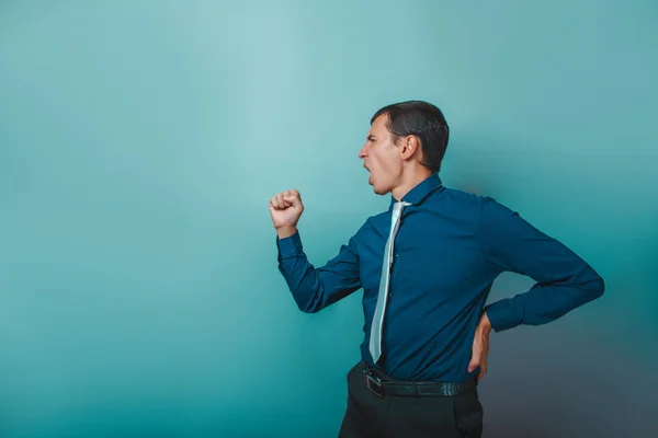 A man of European appearance thirty years singing into an invisi — Stock Photo, Image