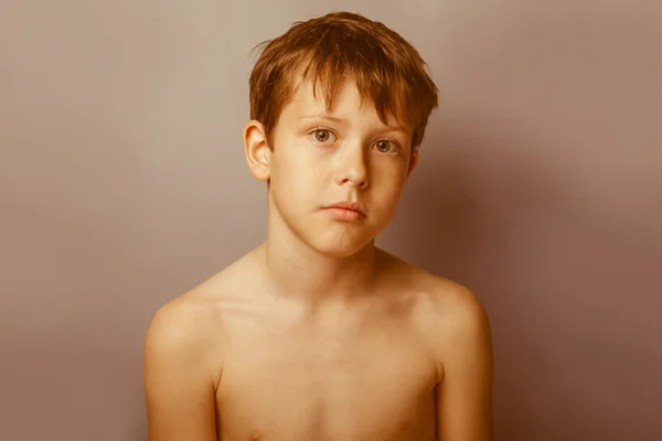 A boy of 10 years of European appearance naked torso portrait on — Stock Photo, Image