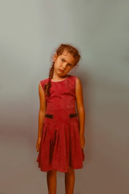 Kız Avrupa görünüm on yıl üzüntü keder melankolik bir bl üzerinde