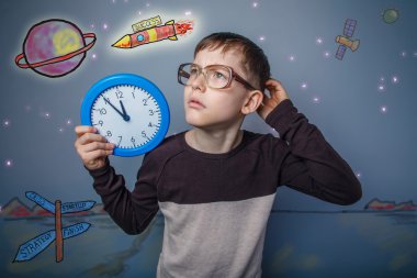 çocuk genç Avrupa görünüm Brown bir blac sırtını döndü