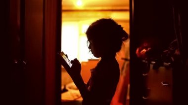koridor kapalı sarı kahverengi siluet İnternet Smartphone oyun arıyorum kız teen