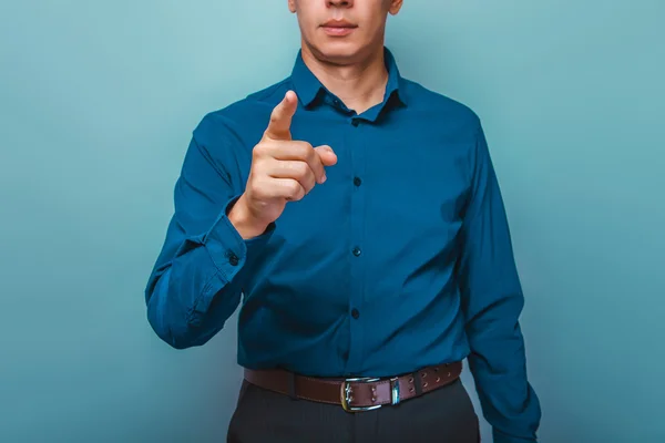Um homem pode ser visto meio-rosto mostra um dedo em um backgroun cinza — Fotografia de Stock