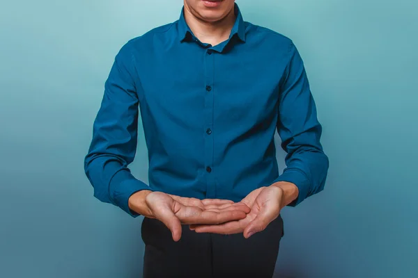 Een man gezicht te worden gezien bedrijf handen voor een grijze pagina — Stockfoto