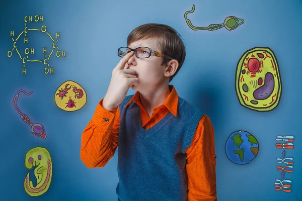 Teenage boy looking up retro style sunglasses corrects finger sc — ストック写真