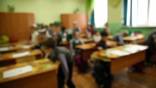 Blurred background group of kids in classroom at a school desk is lesson in school — Stock Video