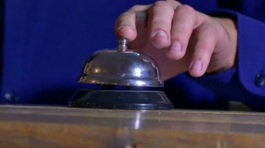 adam bir çağrı bell hotel kol iter